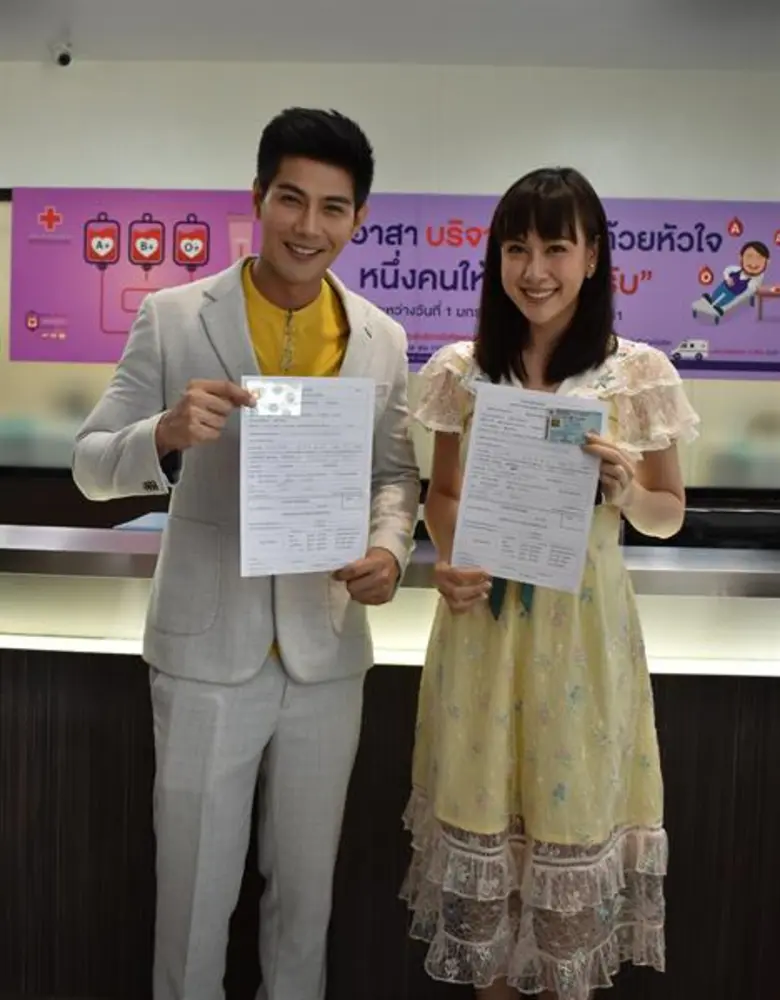 “ฝ้าย-มังกร” บริจาคโลหิตด้วยหัวใจ ถวายเป็นพระราชกุศล ในหลวง ร.9