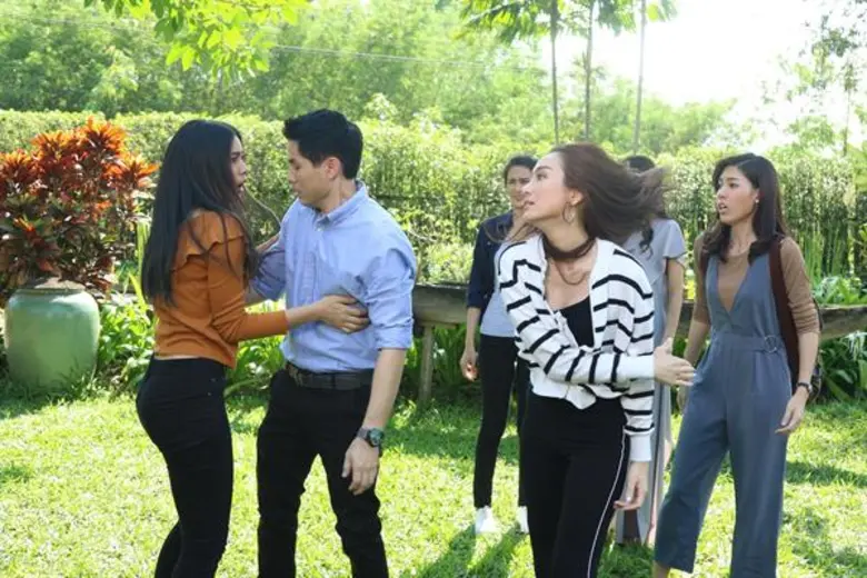 “น้ำตาล” เละ “อมยิ้ม” ตบคว่ำ “สมาร์ท” ซวย โดนตบจริง หน้าชา!!