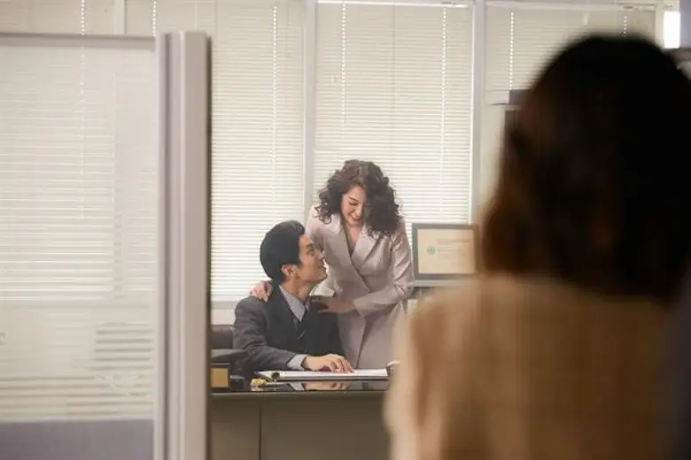 พาราด็อกซ์ ส่ง “เขียนไว้ข้างเตียง” ตัวแทนรักซ่อนเร้น ปรับใหม่เอาใจขาร็อก ดีใจเพลงดังก่อนปล่อยจริง