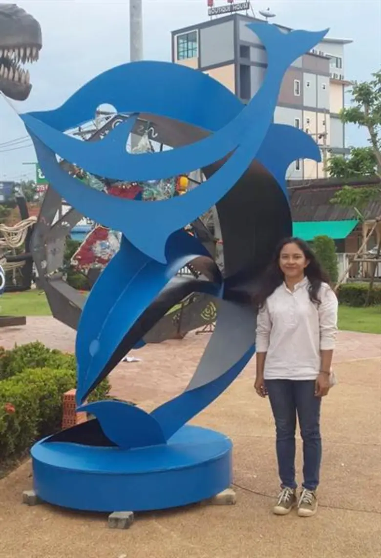 มรภ.สงขลา สร้างประติมากรรมร่วมสมัย โลมาสีน้ำเงิน  โชว์งานมหกรรมศิลปะที่กระบี่