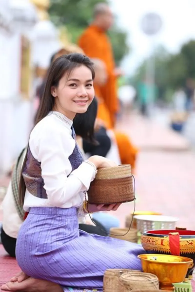 จีเอ็มเอ็ม แกรมมี่ ส่งซีรีส์ท่องเที่ยว “ต่าย อรทัย สะบายดี” “ต่าย อรทัย” พาเที่ยวสุดชิลล์ อิ่มบุญอิ่มใจ ในตอน “รุ่งอรุณแห่งศรัทธา”