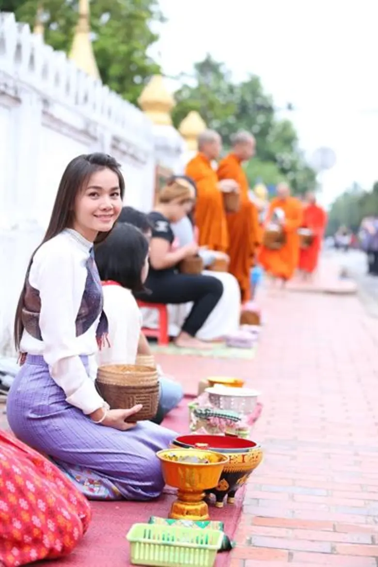 จีเอ็มเอ็ม แกรมมี่ ส่งซีรีส์ท่องเที่ยว “ต่าย อรทัย สะบายดี” “ต่าย อรทัย” พาเที่ยวสุดชิลล์ อิ่มบุญอิ่มใจ ในตอน “รุ่งอรุณแห่งศรัทธา”