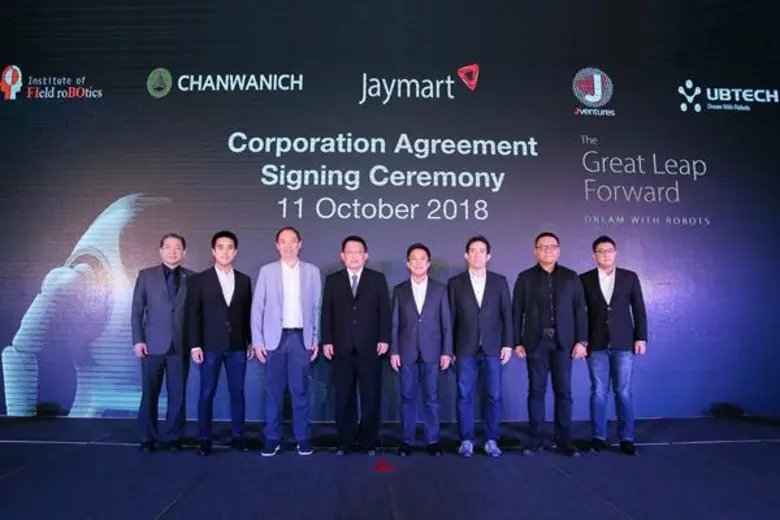 นายสมชาย หาญหิรัญ (ที่ 4 จากซ้าย) รัฐมนตร...