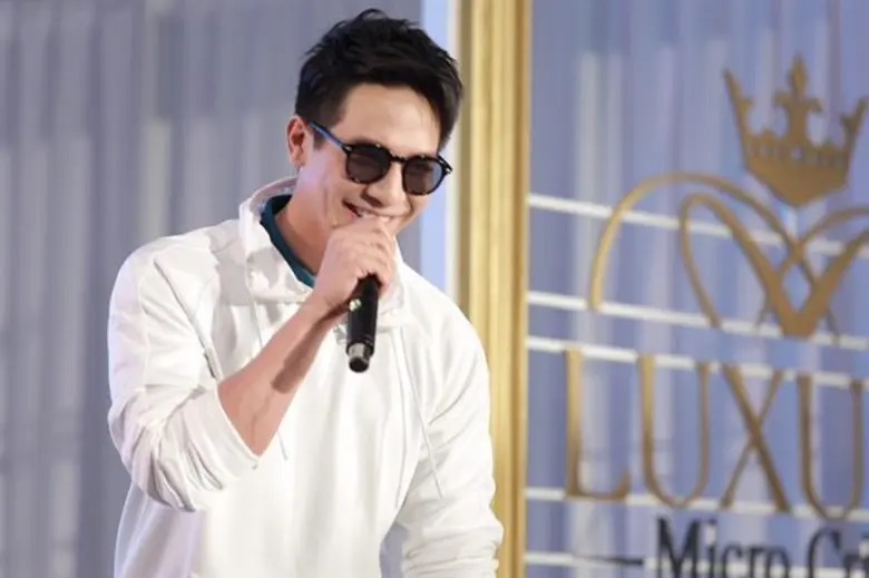 ยังคงคอนเซ็ปต์พระเอกห้างแตกจริงๆสำหรับพระ...