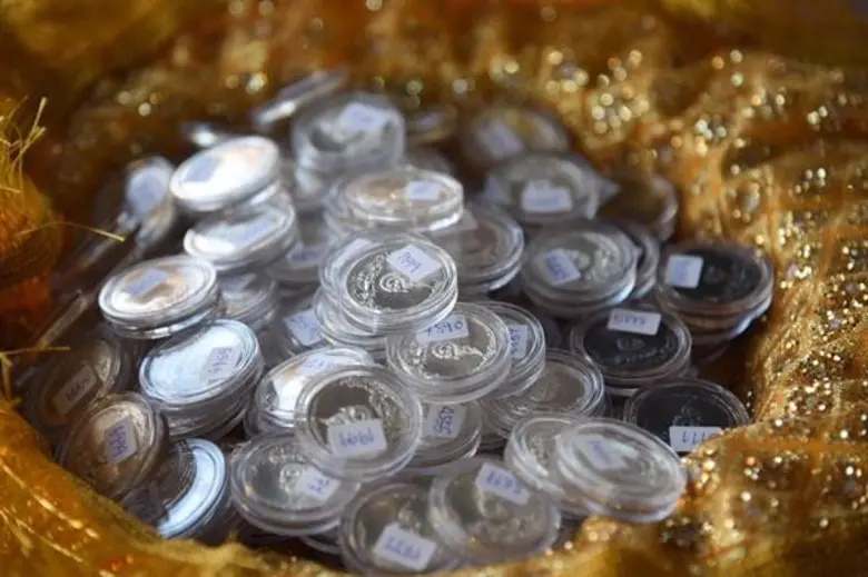 คุณ ประวิทย์ มาลีนนท์ ผู้อำนวยการสร้างภาพ...