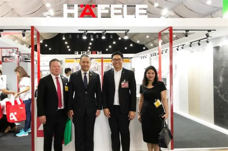 นายธรรศพงศ์ เอื้อนิธิเลิศ ผู้จัดการฝ่ายพั...