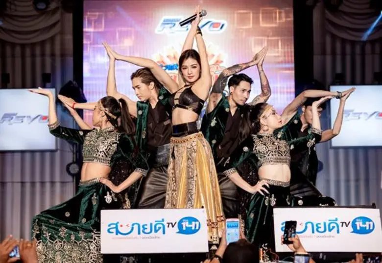 ศิลปิน อาร์สยาม จ้างร้อยเล่นล้าน งานคอนเสิร์ต สบายดีทีวี เดอะบิ๊กโชว์ จ.นครสวรรค์