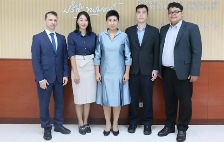 ผู้ช่วยศาสตราจารย์ ดร. นิธินันท์ วิศเวศวร...