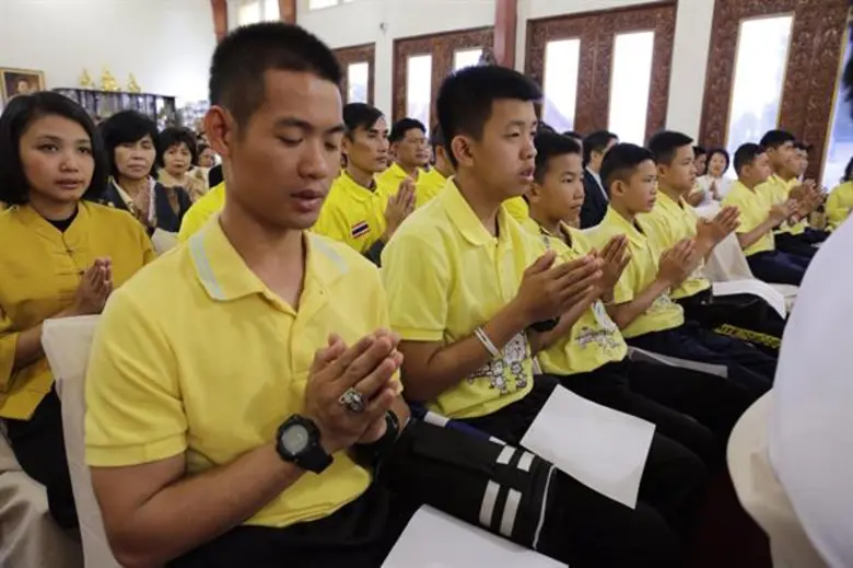 ทีมหมูป่าอะคาเดมีเข้าร่วมพิธีบำเพ็ญกุศลเพื่อถวายเป็นพระราชกุศล ครบรอบ 2 ปี เนื่องในวันสวรรคตพระบาทสมเด็จพระปรมินทรมหาภูมิพลอดุลยเดช บรมนาถบพิตร