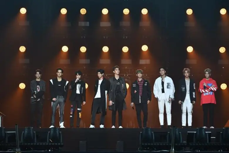 ผ่านไปอย่างอบอุ่นประทับใจสำหรับ "9x9 INTO...