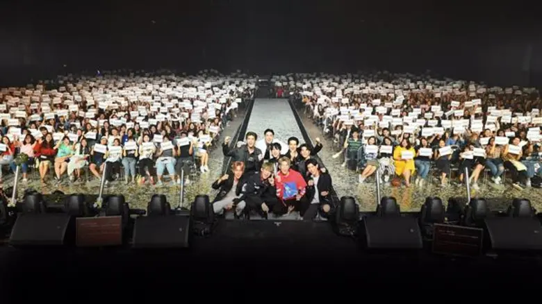 “9x9” น้ำตาท่วม “NIGHT” ทำเซอร์ไพร้ส์ 9x9 INTO THE LIGHT with YOU ซึ้งกินใจ