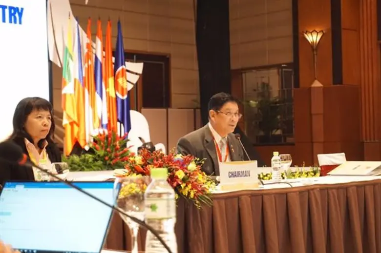 นายลักษณ์ วจนานวัช รัฐมนตรีช่วยว่าการกระท...