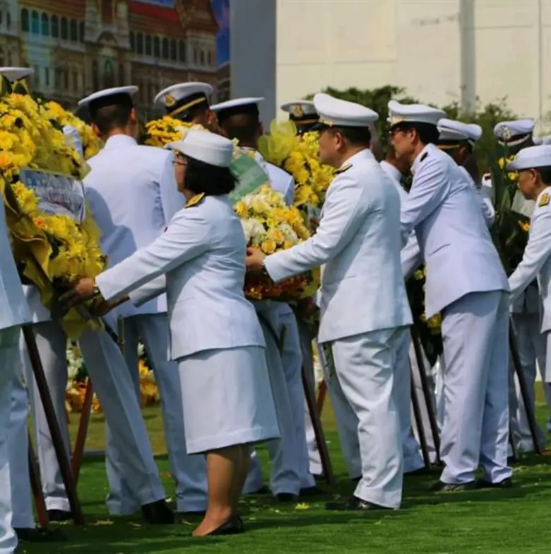 เลขาธิการส.ป.ก.วางพวงมาลาและถวายบังคม เนื่องในวันคล้ายวันสวรรคตของพระบาทสมเด็จพระปรมินทรมหาภูมิพลอดุลยเดช บรมนาถบพิตร(รัชกาลที่ 9) ครบรอบ 2 ปี ในวันเสาร์ที่ 13 ตุลาคม 2561 ณ มณฑลพิธีท้องสนามหลวง กรุงเทพมหานคร