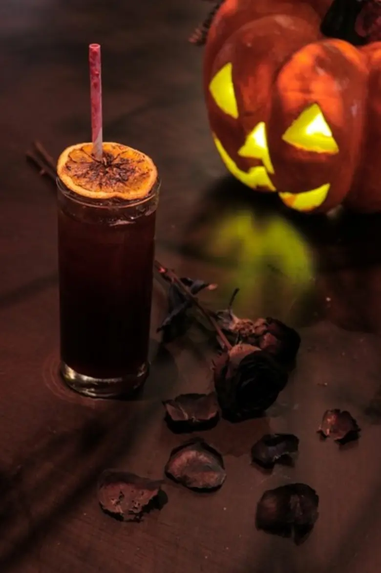 ปาร์ตี้ฮาโลวีน ณ อควา บาร์ โรงแรมอนันตรา สยาม กรุงเทพ