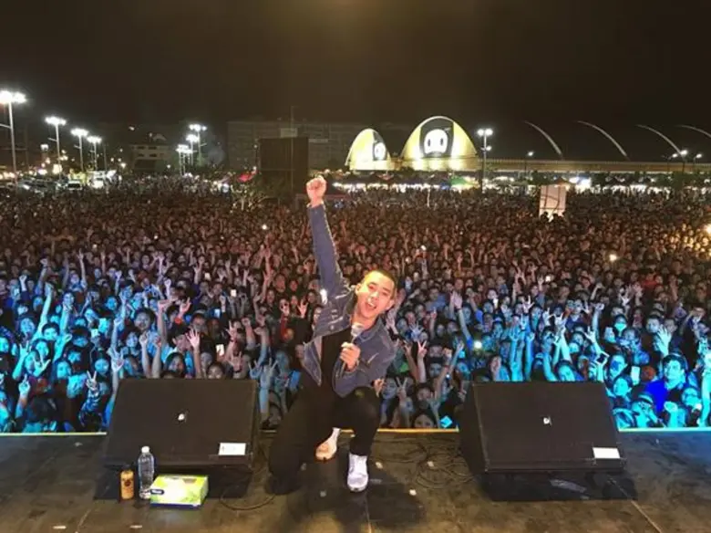 ได้ชื่อว่าเป็น "ซุปตาร์เดินดิน" สำหรับนัก...