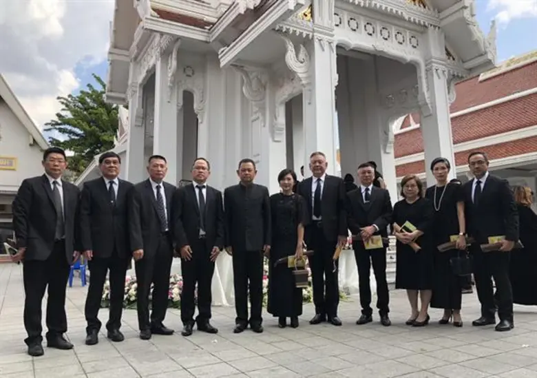 พล.อ.ธารไชยยันต์ ศรีสุวรรณ (คนที่ 5 จากซ้...