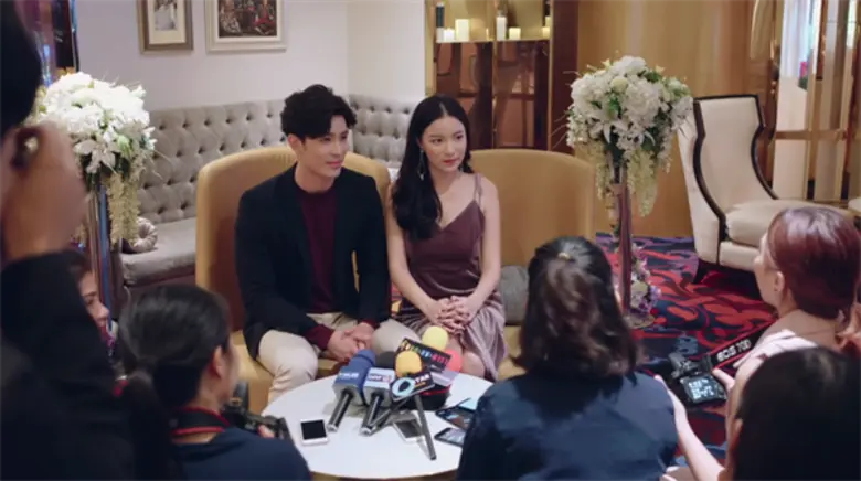 เป็นข่าวดังอีกแล้ว เมื่อ "พลอย" (คารีสา-ส...