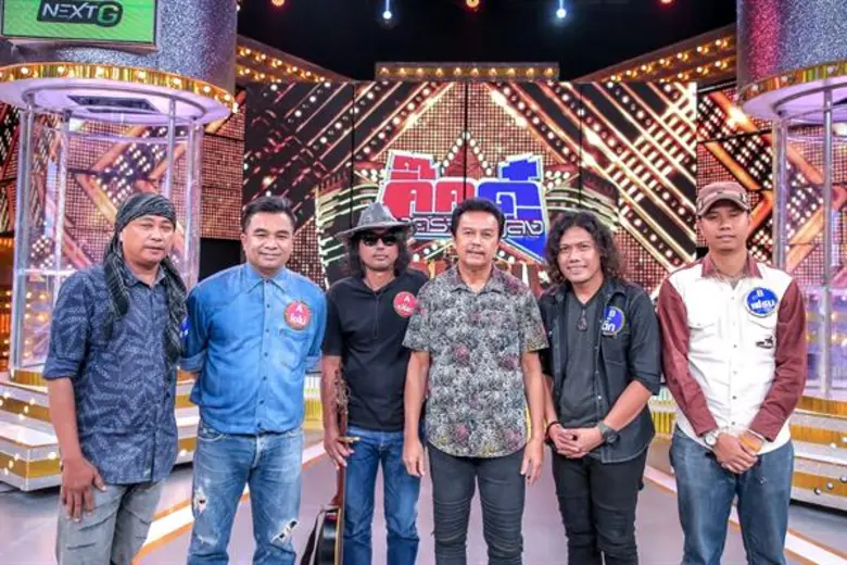 ทีวีไกด์: รายการ “กิ๊กดู๋ สงครามเพลงเงาเสียง”  อายุแค่ตัวเลข! 'น้าหมู–พงษ์เทพ’ โชว์สเต็ปลวดลายวัยเก๋าเอาใจแฟนเพลงเพื่อชีวิต ใน 'กิ๊กดู๋ฯ’