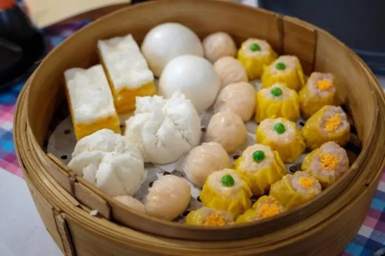 ห้องอาหารจัสมินยกขบวนเมนูเด่นแบบถนนเยาวรา...