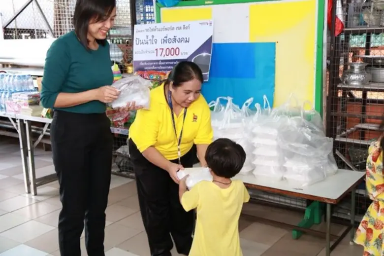 แอร์พอร์ต เรล ลิงก์ จัดกิจกรรมเลี้ยงอาหารกลางวัน และมอบสื่อการสอนให้แก่เด็กเล็กภายในศูนย์พัฒนาเด็กก่อนวัยเรียนชุมชนโรงปูนเหนือ - โรงปูนใต้