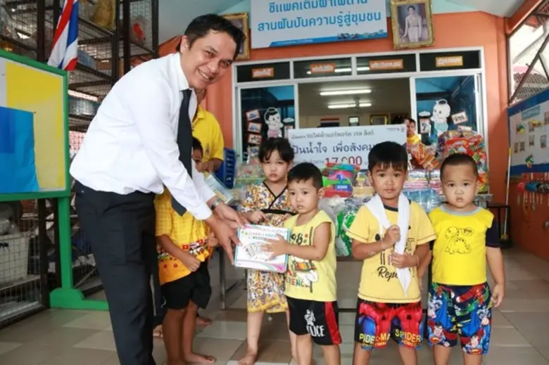 แอร์พอร์ต เรล ลิงก์ จัดกิจกรรมเลี้ยงอาหารกลางวัน และมอบสื่อการสอนให้แก่เด็กเล็กภายในศูนย์พัฒนาเด็กก่อนวัยเรียนชุมชนโรงปูนเหนือ - โรงปูนใต้