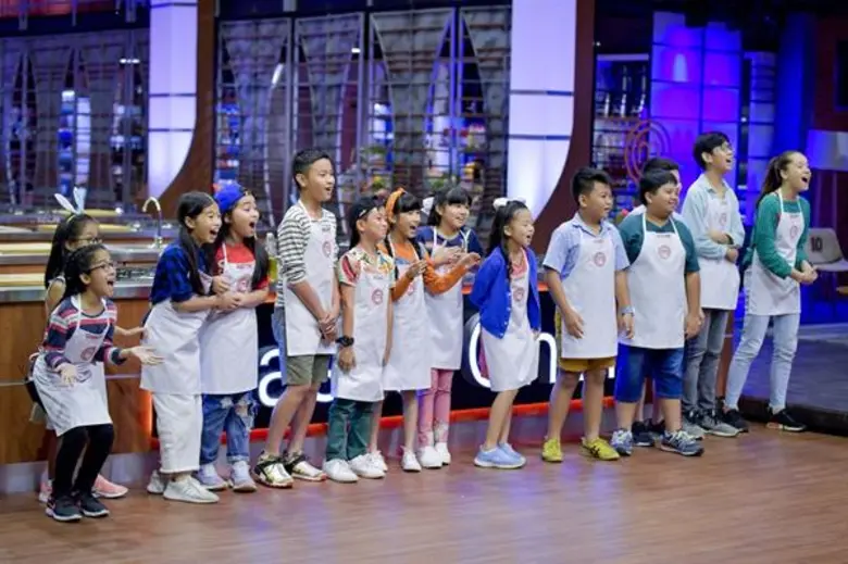 ทีวีไกด์: รายการ “มาสเตอร์เชฟ จูเนียร์ ประเทศไทย”  น้องๆ “มาสเตอร์เชฟ จูเนียร์”อึ้ง !!ชีวิตเหมือนฝัน “เชฟป้อม-เชฟเอียน-พี่อิ๊งค์” จัดวัตถุดิบเลอค่า