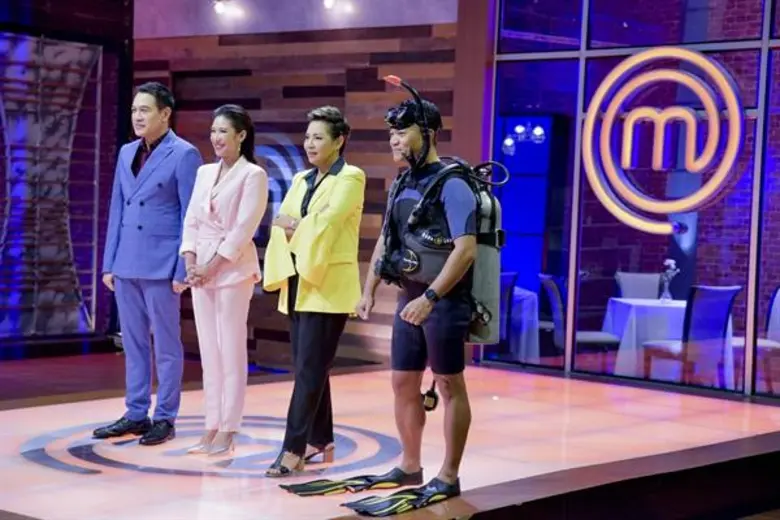 ทีวีไกด์: รายการ “มาสเตอร์เชฟ จูเนียร์ ประเทศไทย”  น้องๆ “มาสเตอร์เชฟ จูเนียร์”อึ้ง !!ชีวิตเหมือนฝัน “เชฟป้อม-เชฟเอียน-พี่อิ๊งค์” จัดวัตถุดิบเลอค่า