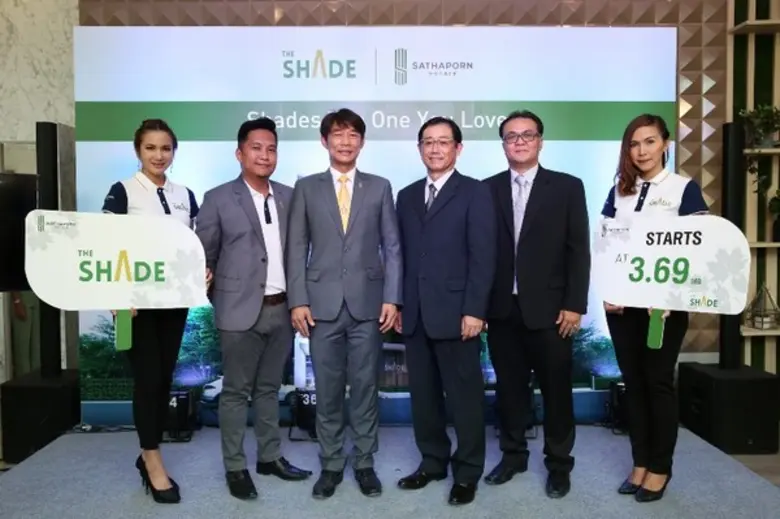 สุนทร สถาพร (ที่ 3 จากซ้าย) กรรมการผู้จัด...