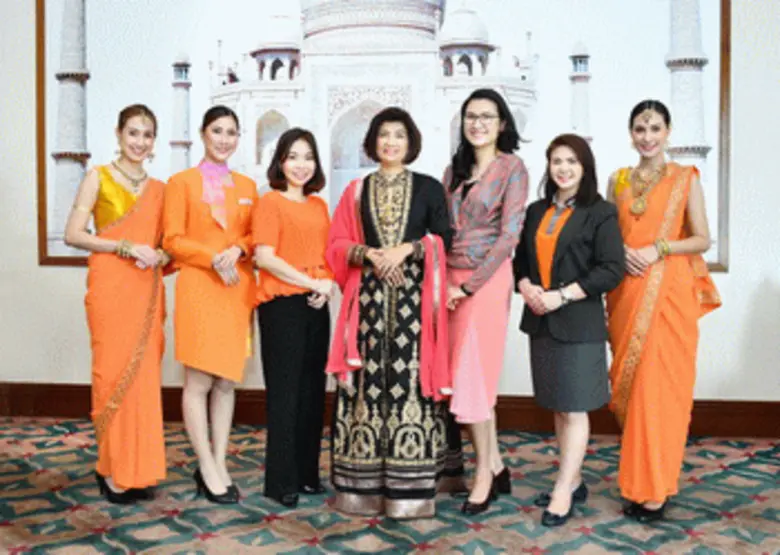 เนตรนภางค์ ธีระวาส (กลาง) ประธานเจ้าหน้าท...