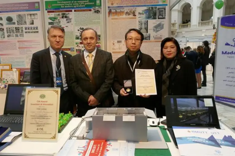 ผู้ช่วยศาสตราจารย์ ดร.จักรี ศรีนนท์ฉัตร น...