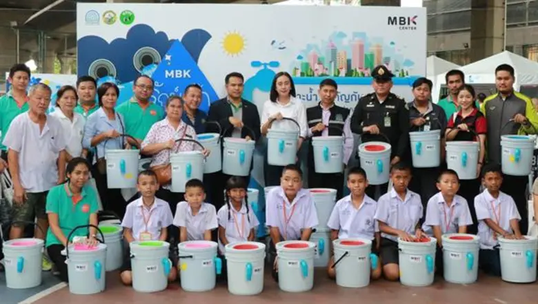 เอ็ม บี เค เซ็นเตอร์ ชวนชุมชนเขตปทุมวันติดตั้งถังดักไขมันในครัวเรือน ร่วมจัดการน้ำเสียให้เป็นน้ำใส ในกิจกรรม “MBK รักษ์น้ำ ชุมชนรักษ์คลอง”