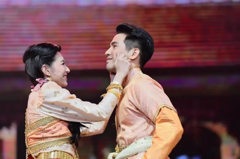 เทปพิเศษในวันหยุดพิเศษ กับ "บุพเพสันนิวาสแฟนมีตติ้ง" มากรี๊ดกันให้บ้านแทบแตกกันดูบ้าง!!!!!