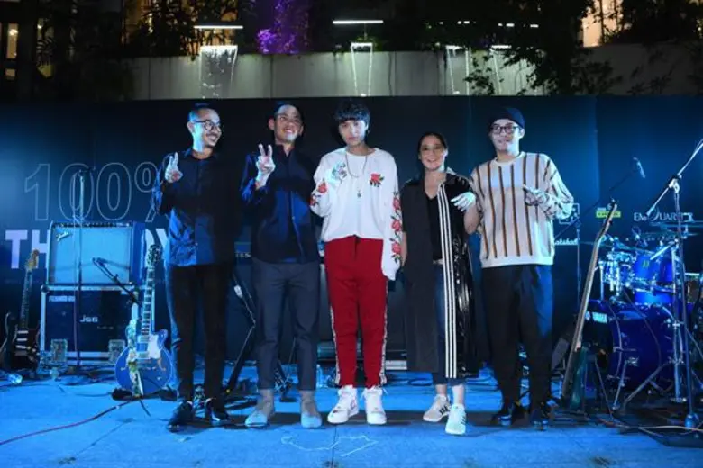 แฟนคลับแน่นทะลัก งานเปิดตัว “The TOYS 100%” ยอดจองทะลุเป้า เปิดมิวสิควิดีโอเพลงใหม่ “ลาลาลอย” ครั้งแรกของเมืองไทยบนจอยักษ์เอ็มควอเทียร์!