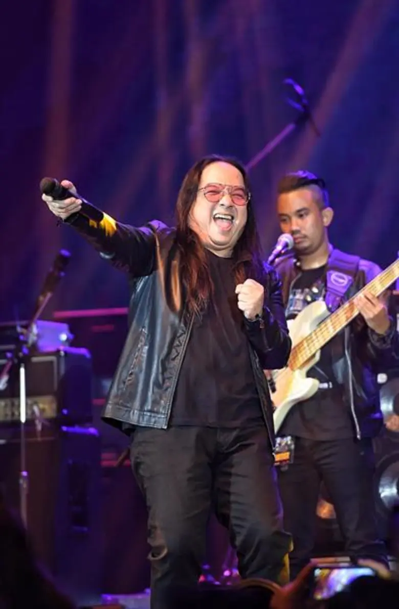 สมใจชาวร็อค! “บิลลี่-อำพล” ระเบิดความมันส์สนั่นฮอลล์ ใน “GSB & TIPlife present LEGEND OF ROCK CONCERT”