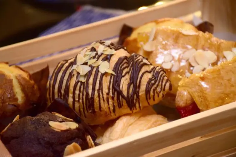 เบเกอรี่อร่อยเย้ายวนใจกับสารพันเค้ก แพสทร...