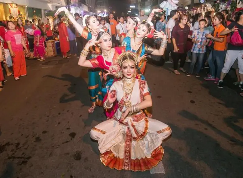 ได้ชื่อว่าเป็นผู้ที่นับถือและศรัทธาใน "อง...