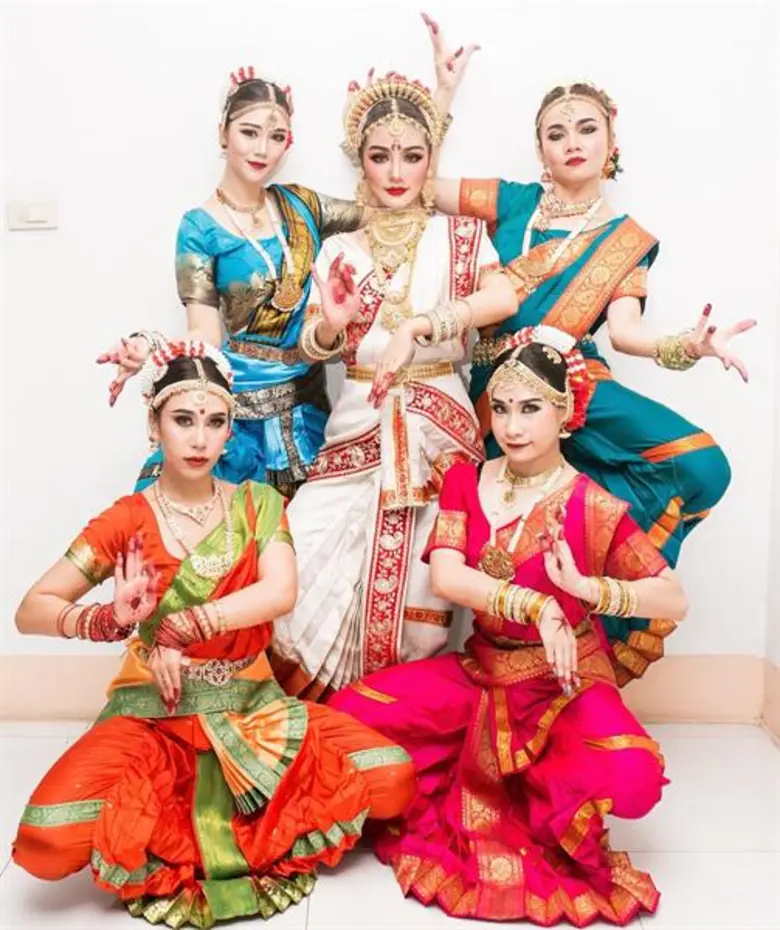 “กระแต อาร์สยาม” สวยสไตล์ “ภาระตะ”จัดเต็ม “นวราตรี” โชว์ลีลาร่ายรำถวายองค์เทพ