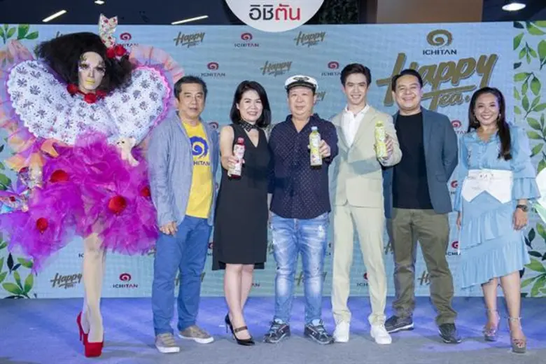 แฮปปี้กันทั่วหน้า เมื่อพระเอกหนุ่มสุดฮอต ...