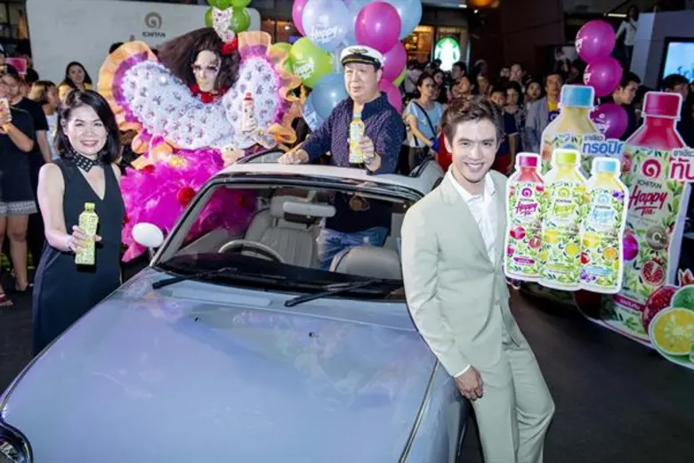 “ฟิล์ม ธนภัทร” ฮอตไม่หยุด คว้าพรีเซนเตอร์ “อิชิตัน แฮปปี้” ชาเขียวรสผลไม้น้องใหม่ ควบตำแหน่ง #สามีแห่งความแฮปปี้ ที่สาวๆ พร้อมใจติดแฮชแท็กให้ทั้งประเทศ