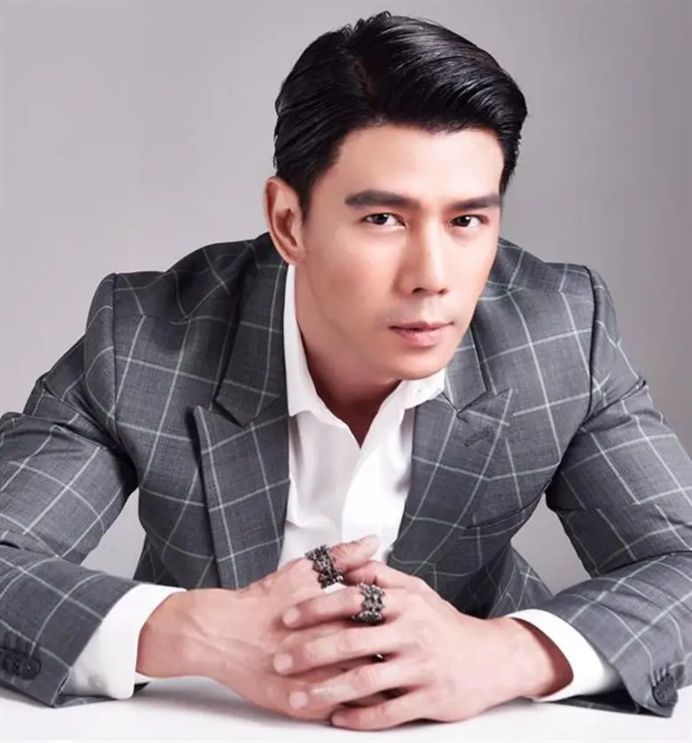 จัดว่าเป็นหนุ่มหน้าเด็กอยู่ตลอดเวลาไม่บอก...