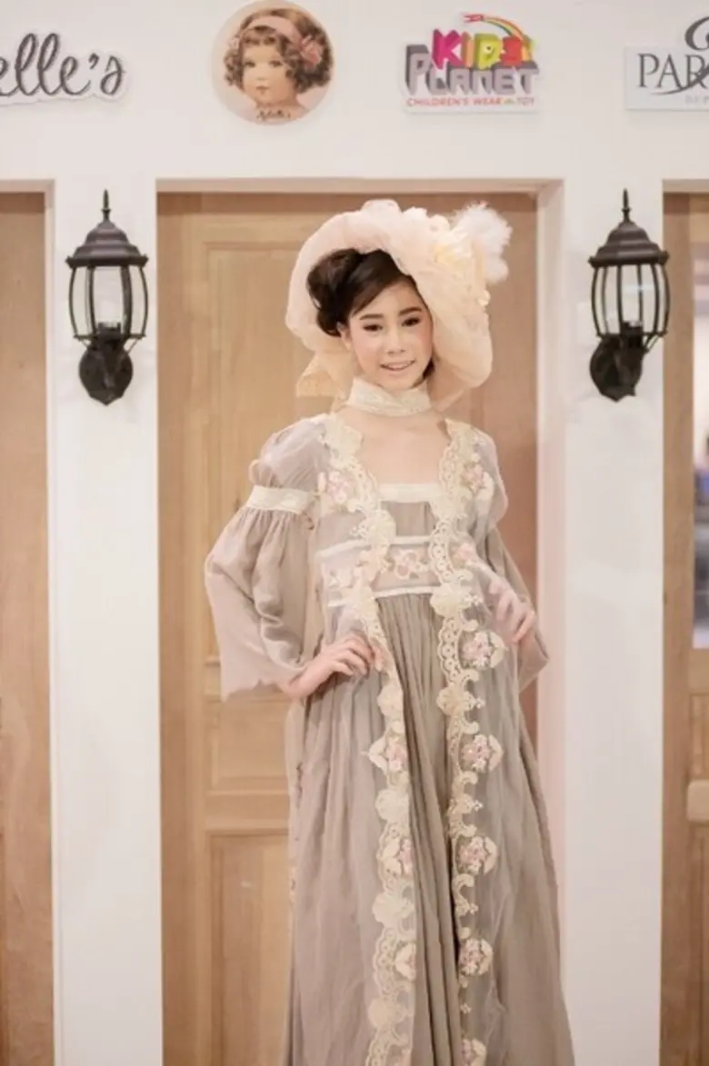 MICHELLE’S แบรนด์เสื้อผ้าเด็กดีไซเนอร์ไทยเปิดตัวเก๋ ใช้ผ้ารังนกสร้างสรรค์ชุดฟินาเล่ หวังเด็กรุ่นใหม่หันมาอนุรักษ์ธรรมชาติดูแลทรัพยากรไทย