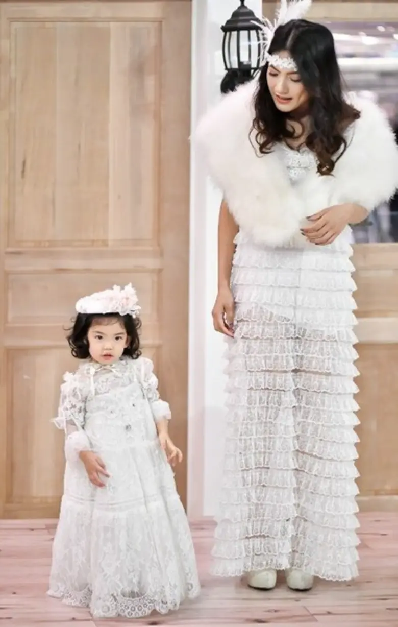 MICHELLE’S แบรนด์เสื้อผ้าเด็กดีไซเนอร์ไทยเปิดตัวเก๋ ใช้ผ้ารังนกสร้างสรรค์ชุดฟินาเล่ หวังเด็กรุ่นใหม่หันมาอนุรักษ์ธรรมชาติดูแลทรัพยากรไทย