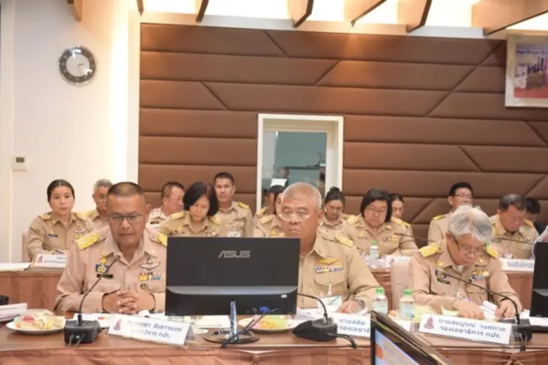 นายพลากร สุวรรณรัฐ องคมนตรี เป็นประธานการ...