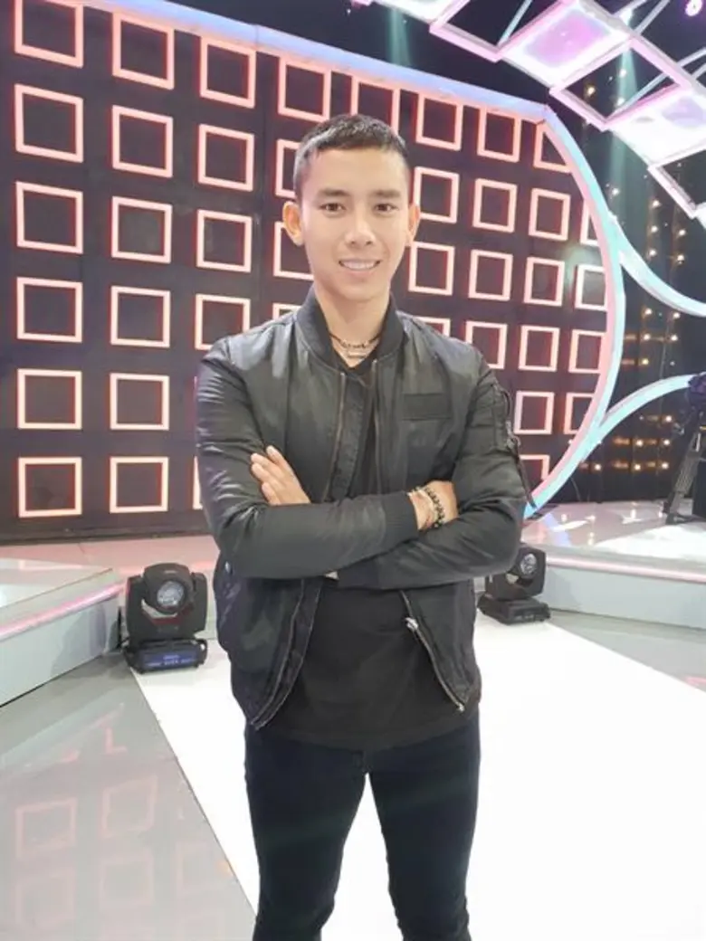 กลายเป็นนักร้องลูกทุ่งชายเบอร์ 1 ของวงการ...