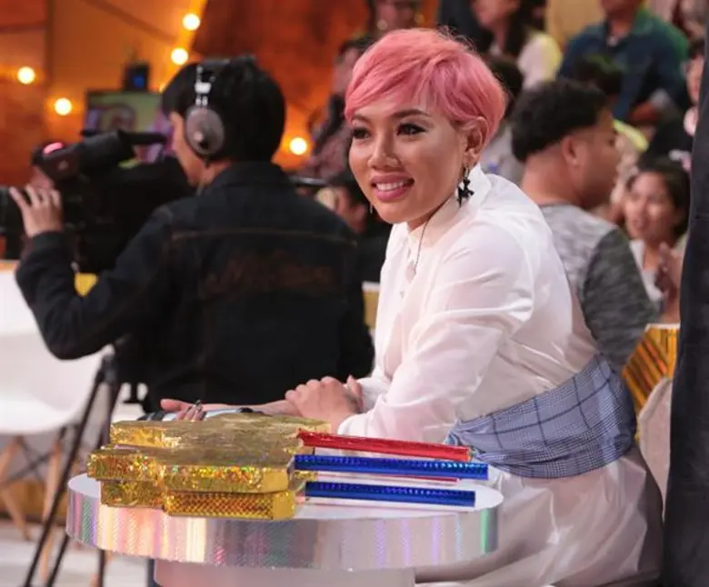 ทีวีไกด์: รายการ “กิ๊กดู๋ สงครามเพลงเงาเสียง”  ครั้งแรก!!! ตัวแม่วงการเพลงร็อค “ดา เอ็นโดรฟิน”ตามหาเงาเสียง ขนเพลงฮิตทั้งเพลงมันส์และเพลงรักมาโชว์จนเวที“กิ๊กดู๋ฯ” สะเทือน