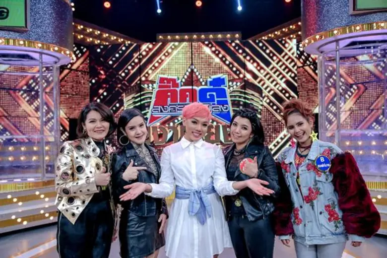 ทีวีไกด์: รายการ “กิ๊กดู๋ สงครามเพลงเงาเสียง”  ครั้งแรก!!! ตัวแม่วงการเพลงร็อค “ดา เอ็นโดรฟิน”ตามหาเงาเสียง ขนเพลงฮิตทั้งเพลงมันส์และเพลงรักมาโชว์จนเวที“กิ๊กดู๋ฯ” สะเทือน