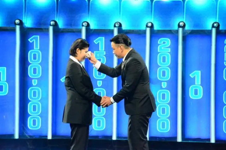 ทีวีไกด์: รายการ “The Wall กำแพงพลิกชีวิต” หญิงป่วยมะเร็งระยะสุดท้าย หวังคว้าเงินล้านจาก “The Wall” ใช้หนี้ให้แม่ก่อนตาย