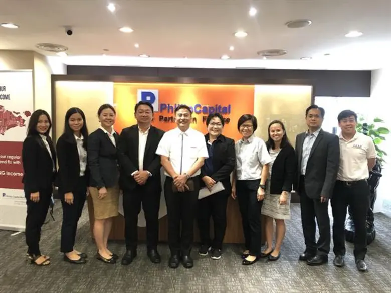 นายสมภพ ศักดิ์พันธ์พนม (ที่ 5 จากซ้าย) ปร...