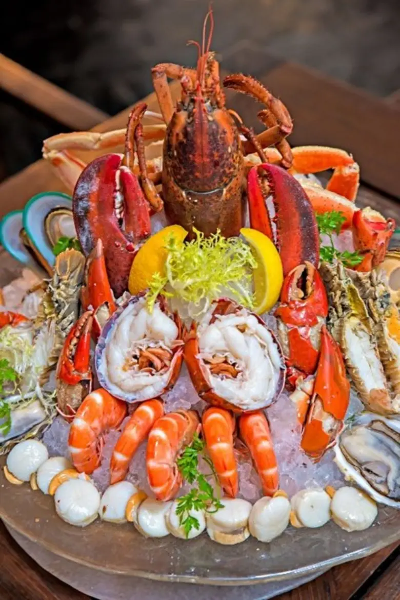 เฉลิมฉลองเทศกาลแห่งความสุข ในโอกาสคริสต์มาส ส่งท้ายปีเก่า และเริ่มต้นปีใหม่ ณ โรงแรมอนันตรา สยาม กรุงเทพ