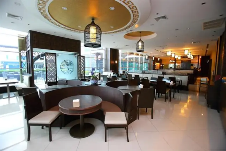 อร่อยทันใจกับคะน้าหมูกรอบฮ่องกง ร้านฮ่องกง คาเฟ่